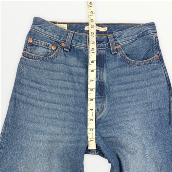 Levi's Premium Ribcage Straight Ankle Jeans - Picture 5 of 7